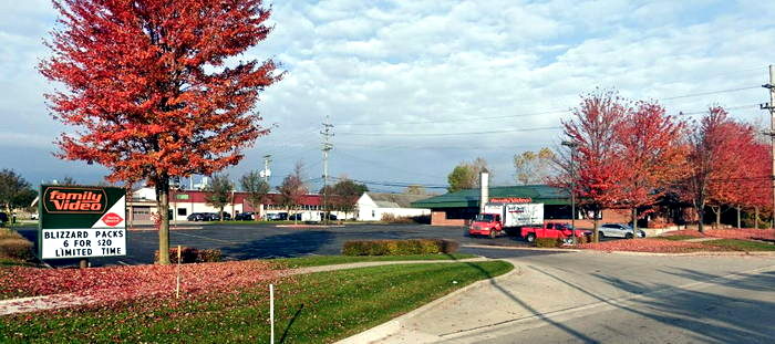 Family Video - Farmington Hills - 34420 Eight Mile Rd (newer photo)